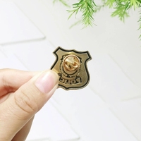 Broche en métal personnalisée pour enfants, en forme de bouclier, pour jeux de rôle