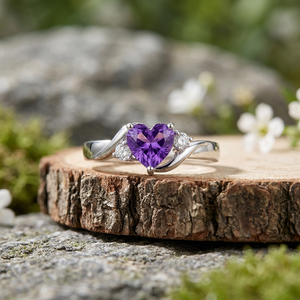 Anillo de Plata de Ley 925 con Circonita Cúbica Morada en Corte Corazón |   Anillo de Compromiso y Promesa Elegante para Mujer - Product Image 3