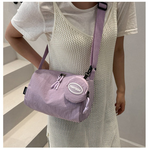 Bolso bandolera versátil para <span class=keywords><strong>el</strong></span> día a día, hecho de suave piel sintética <span class=keywords><strong>con</strong></span> mini bolsa extraíble, ideal para ropa informal y de oficina. - Product Image 2