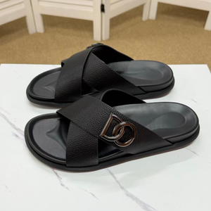 2025 New Fashion Luxury Designer Shoes Men's slippers Sandals Outdoor Flat Beach Sandals with Metal Belt Thick Designer slippers - Product Image 4