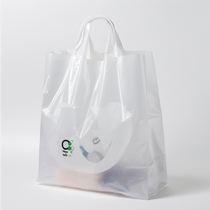 Sac de magasin à poignée souple avec poignée d'emballage givré Sac de courses en plastique de remerciement personnalisé et de luxe vendu en gros - Product Image 1