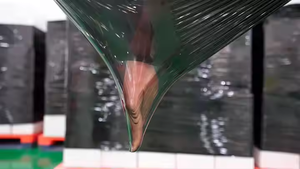 <span class=keywords><strong>Pellicola</strong></span> Estensibile <span class=keywords><strong>Nera</strong></span> in LLDPE di Alta Qualità, Rotolo da 45cm per <span class=keywords><strong>Imballaggio</strong></span> Logistico e Pallet - Product Image 4