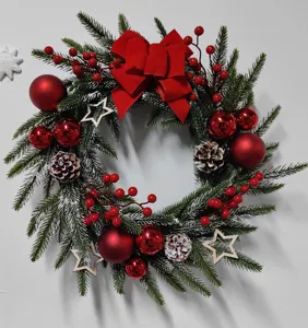 2024 New Design 40cm Outside Decorations Red Berry Christmas Wreath Custom Pe Christmas Wreath