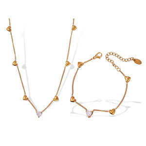 Conjunto de collar de acero inoxidable en forma de corazón, tono dorado con bisel de piedra blanca para mujer, regalo para ocasiones especiales - Product Image 5