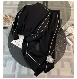 Set Sportivo da Donna alla Moda con Contrasto di Colori, Top e Pantaloni Casual - Product Image 3