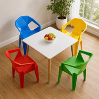Fauteuil empilable en plastique moderne avec accoudoirs en PP pour restaurant, café, école et événements