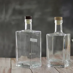 شفافة 700 مللي 750 مللي مربع الجن الفودكا زجاجة كحول مصنوعة من الزجاج مع الفلين