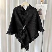 Châle Hijab Écharpe Triangulaire Grande Taille en Jacquard Rayé Style Coréen Automne Hiver avec Pompons et Boucle 100% Polyester Écologique Chaud