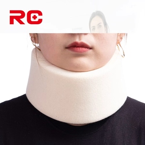 Collier cervical confortable pour une utilisation de jour comme de nuit, attelle de soutien cervical en mousse pelucheuse avec housse en coton pour dormir et activités quotidiennes - Product Image 1