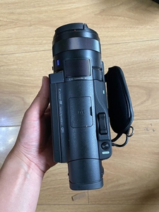 Caméscope <span class=keywords><strong>4K</strong></span> Sony HDR-AX1000E neuf à 90 % - Product Image 1