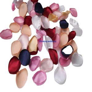 Petali di Rosa Artificiali in Tessuto Fatti a Mano con Bordo Lavorato al Laser e Finitura Opaca per Accessori Fotografici Matrimoniali - Product Image 5