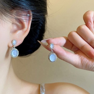 ต่างหูแบบติดเพชรทรงหยดน้ำ ดีไซน์หรูหราสไตล์เกาหลี ประดับโอปอล วัสดุอัลลอยด์ เหมาะสำหรับงานปาร์ตี้ ผู้หญิง รุ่นขายดี - Product Image 3