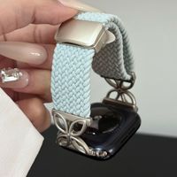 Bracelet de montre personnalisé en gros avec breloque trèfle à quatre feuilles, en nylon, ajustable, avec fermoir magnétique pour Apple Watch