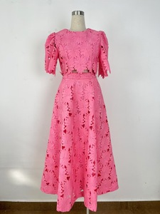 Completo Elegante Casual in <span class=keywords><strong>Pizzo</strong></span> Due Pezzi 2025 Nuovo Top Corto con Collo Scavato + Gonna a Vita Alta Ecologico per Donna - Product Image 4