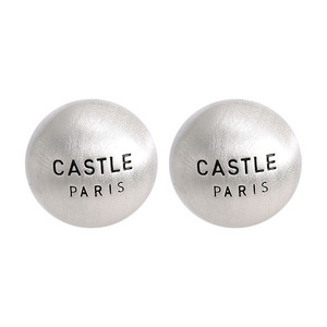 Boucles d'oreilles clous Castle Paris en argent 925, design brossé français, pour usage quotidien - Product Image 4