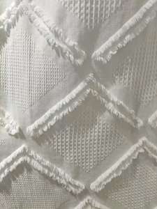 リビングルームやカフェの上部にバランスとタッセルの装飾が施されたファンシージャカードカーテン - Product Image 5