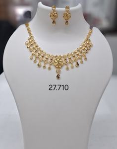 Parure de collier plaqué or à motif floral avec pendentifs perles et boucles d'oreilles assorties pour bijoux de mariage femme - Product Image 3