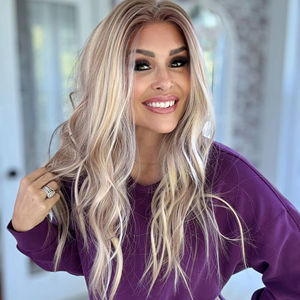 Perruques synthétiques à dentelle frontale résistantes à la chaleur, blond ombré avec mèches brunes, 22 pouces, longues et ondulées naturelles pour femmes - Product Image 1