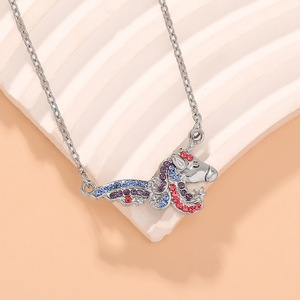 Nouveau petit pendentif <span class=keywords><strong>cheval</strong></span> arc-en-ciel personnalité de la mode <span class=keywords><strong>collier</strong></span> incrusté de strass coloré pour les enfants - Product Image 3
