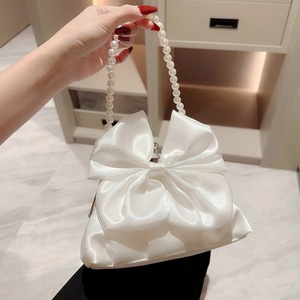 Pochette élégante en soie blanche Boshiho avec joli nœud, sac de soirée à chaîne de perles tendance pour robe de mariée et occasions formelles - Product Image 1