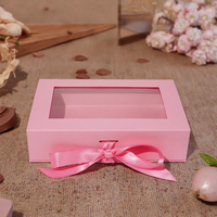 Boîte cadeau magnétique rose avec logo personnalisé ruban de plastification mat en carton dur et fenêtre pour emballage de dattes rouges chocolat thé cookie