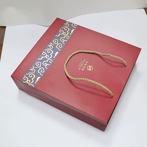 Bolsa de Regalo para Pastel Lunar con Estampado en Caliente Personalizado, Bolsa de Papel Mate Antiarañazos para Marca de Lujo - Product Image 2