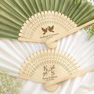 พัดไม้สลักลายตามสั่ง - ของชำร่วยงานแต่งงาน พัดพับมือถือสำหรับแขก - Product Image 1