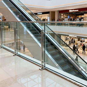 <span class=keywords><strong>Plaque</strong></span> de <span class=keywords><strong>verre</strong></span> <span class=keywords><strong>trempé</strong></span> plat de haute qualité en gros 4mm-15mm coupe personnalisée <span class=keywords><strong>pour</strong></span> clôture de piscine extérieure, balustrade de balcon usage commercial - Product Image 4