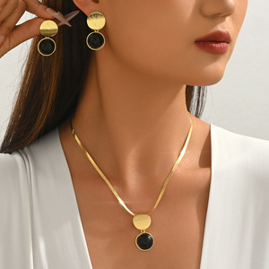 Conjunto de collar geométrico de aleación de zinc, pendientes circulares, cadena de serpiente, joyería para fiesta - Product Image 1