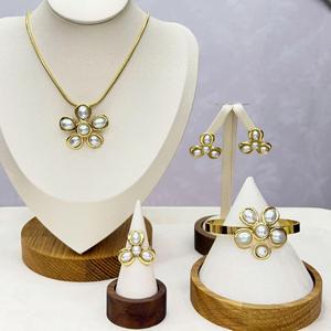 Conjunto de Joyería de Acero de Titanio Premium Estilo Coreano, Collar con <span class=keywords><strong>Colgante</strong></span> Floral e Imitación de Perla, Oro 18K, Regalo Minimalista y Elegante - Product Image 4