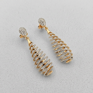 Boucles d'oreilles clous classiques en or 14 carats avec diamant de laboratoire rond de 2 carats, certifiées IGI, bijoux floraux de mariée, collection Apricot Jewels - Product Image 1