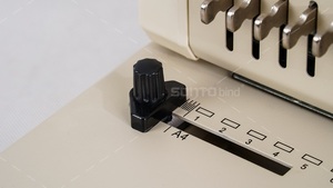 Capacidad de punzonado máx. 20 hojas (80g) máquina grapadora de carpeta de alambre de libro - Product Image 3