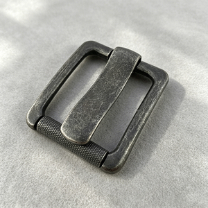 Hebilla de cinturón informal con marco de caja, chapada en acero y lateral texturizado, para cinturones de cuero - Product Image 5
