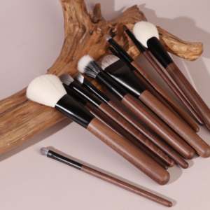 Kit de pinceaux de maquillage professionnel Yoly de 13 pièces avec poils synthétiques et manches en métal pour le visage, les yeux, le blush et le blending - Product Image 1