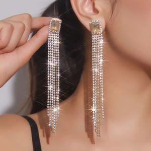 Boucles d'oreilles pendantes longues à pampilles tendance pour femmes, style européen et américain, en alliage de cuivre plaqué or avec strass en cristal taille brillant - Product Image 5