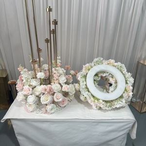 Centro de Mesa de Flores Artificiales Blancas y Rosas de Alta Calidad GreenLife de 60 cm para Decoración de Mesa de Comedor y Banquetes - Product Image 2