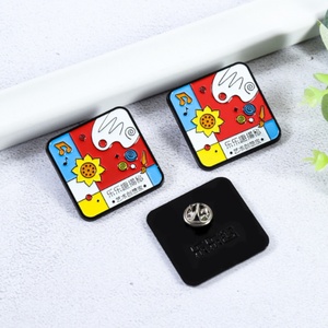 เข็มกลัดเคลือบแบบดรอปชิปปิ้ง เข็มกลัดแบบกำหนดเองพร้อมตราประทับ เข็มกลัดเคลือบแบบนิ่ม เข็มกลัดอีพ็อกซี่กลิตเตอร์ เข็มกลัดรูปใบมอนสเตอร่า - Product Image 3