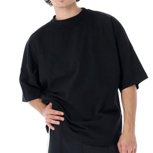 T-shirt décontracté premium de créateur à épaules tombantes, noir uni, coupe carrée, en coton, oversize, vierge, pour l'été, pour fabricants - Product Image 2