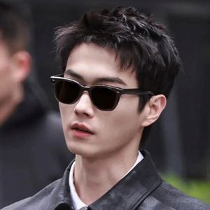 Lunettes de soleil rétro 2025 personnalisées avec logo, monture petite TR90, style punk, protection UV400, rivets, carrées, pour hommes et femmes - Product Image 2