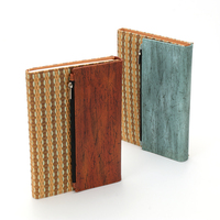 Agenda moderne vert turquoise marbré, marron vieilli, avec chaîne tressée dorée et compartiment intérieur