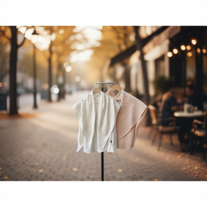 Sciarpa triangolare multifunzionale 135x60 cm con design a pois per donna, accessorio di moda - Product Image 2