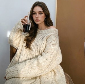 Suéter sexy de hombros descubiertos para mujer, jersey de punto grueso con diseño hueco, estilo holgado, top de manga larga oversize - Product Image 3