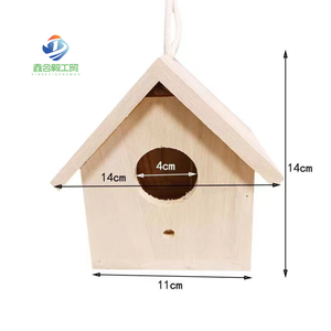 Houten Vogelhuisje Met Baars & Slot: Milieuvriendelijk Onderdak Voor Het Aantrekken Van Vogels Naar Achtertuinen, Tuinen Als Charmant Decor - Product Image 3