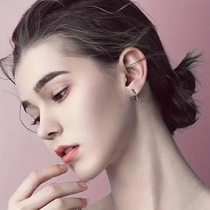 Orecchini a Cerchio Minimalisti in Argento 925 Placcati in Rodio Design Geometrico Unisex per Uso Quotidiano Colore Oro Bianco - Product Image 4