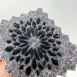 Etichette di abbigliamento tridimensionali in Silicone <span class=keywords><strong>3D</strong></span> personalizzate professionali nuovo modello di moda a piccoli punti di lusso di tendenza trasferimento di calore - Product Image 4