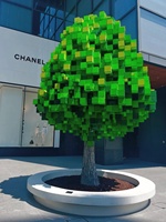 Commercial - Space Pixel Tree: Décor de cube vert 3D accrocheur, rehaussant les lieux d'affaires