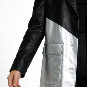 Cappotto Classico Invernale in <span class=keywords><strong>Ecopelle</strong></span> Bicolore, Collo a Risvolto, Chiusura con Bottoni, <span class=keywords><strong>Nero</strong></span> e Argento, Lunghezza Media per Donna - Product Image 6