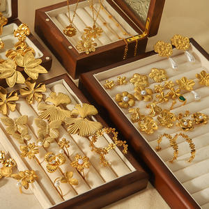 Französische Retro-Ins-Stil Blumen 18 Karat Vergoldete Ohrringe Hochwertige Schmetterling Handgeschliffene Polierte Edelstahl-Ohrringe - Product Image 2