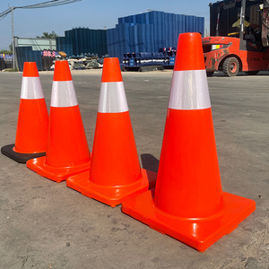 Cône de signalisation routière en PVC de 28 pouces, cône de sécurité en plastique hautement réfléchissant de 700 mm pour utilisation sur les routes et les rues - Product Image 4