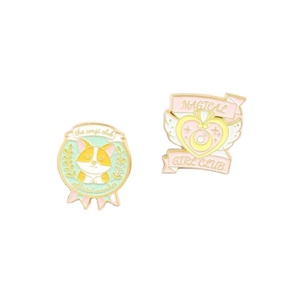 Ultimo Design Pig Mose Blythe smalto Pin - Product Image 1